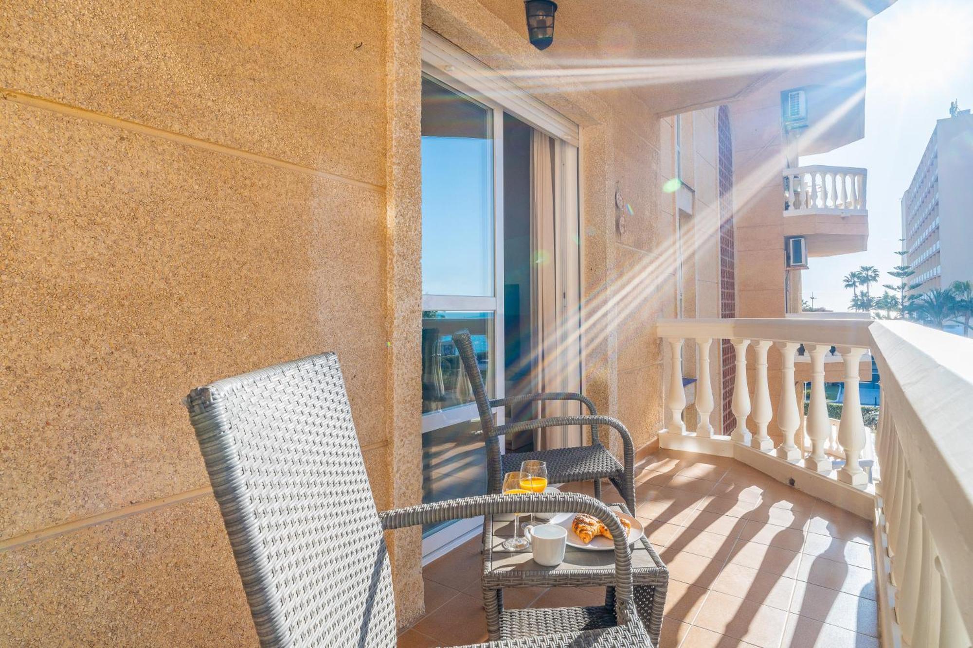 Casa Playa Guadalmar, Beautiful Apartment In Front Of The Sea, Wifi, Ac, Smart Tv, Private Parking Malaga Exterior photo