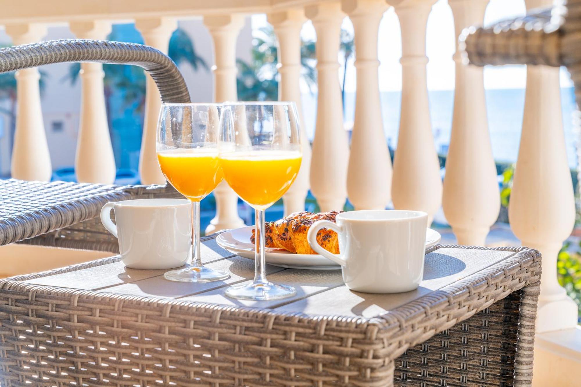Casa Playa Guadalmar, Beautiful Apartment In Front Of The Sea, Wifi, Ac, Smart Tv, Private Parking Malaga Exterior photo