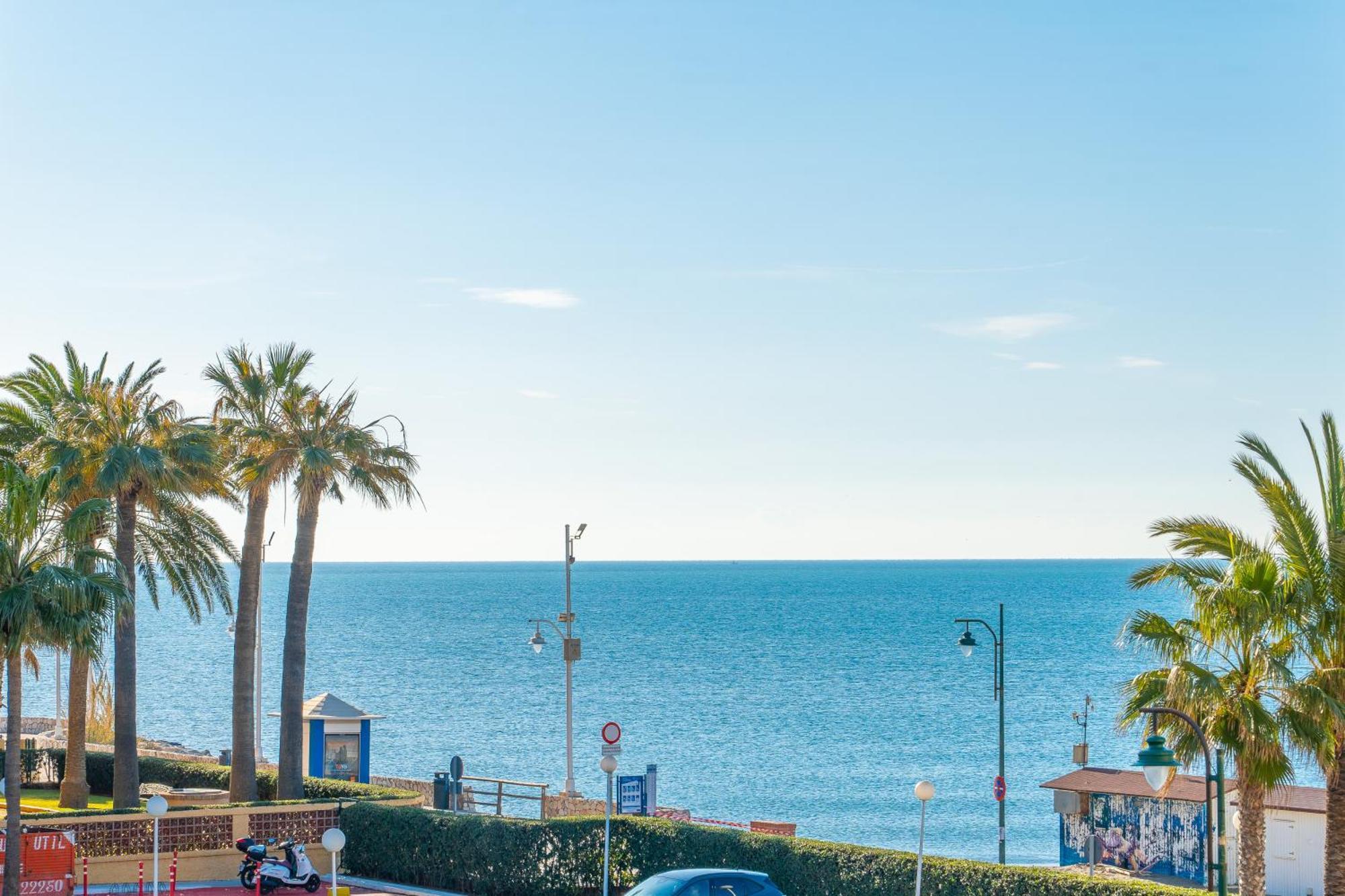 Casa Playa Guadalmar, Beautiful Apartment In Front Of The Sea, Wifi, Ac, Smart Tv, Private Parking Malaga Exterior photo