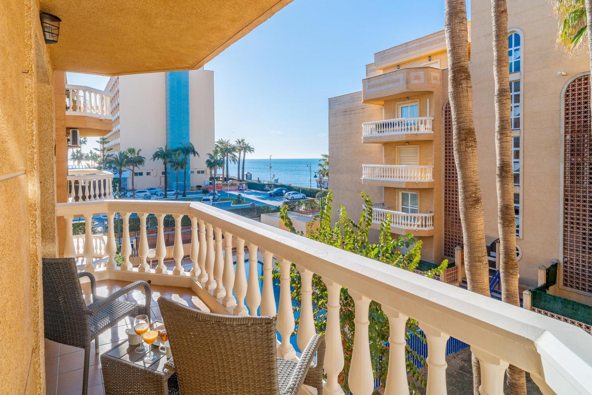 Casa Playa Guadalmar, Beautiful Apartment In Front Of The Sea, Wifi, Ac, Smart Tv, Private Parking Malaga Exterior photo