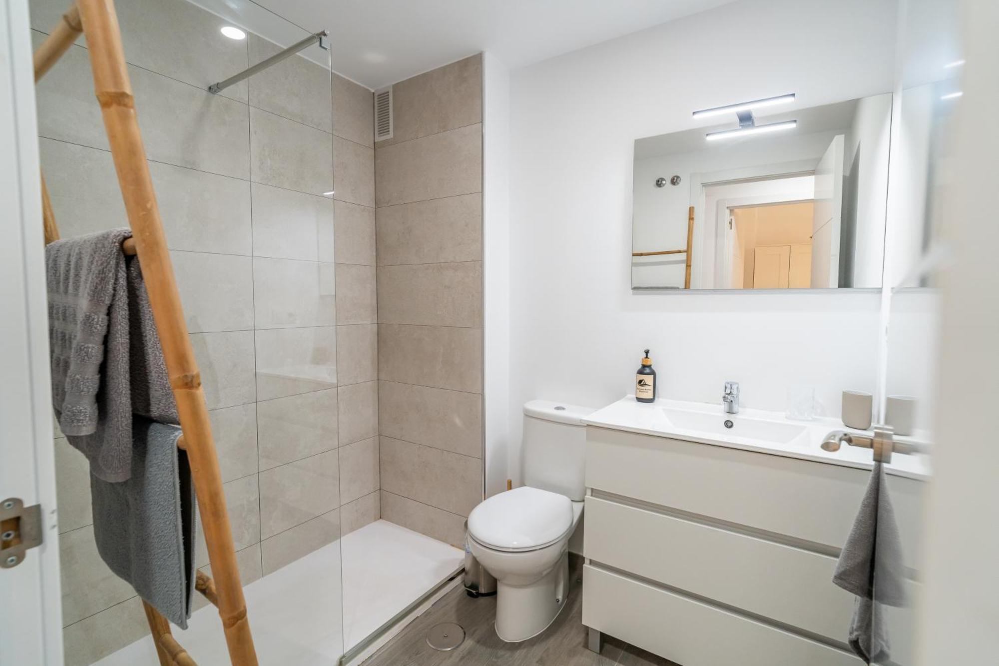 Casa Playa Guadalmar, Beautiful Apartment In Front Of The Sea, Wifi, Ac, Smart Tv, Private Parking Malaga Exterior photo