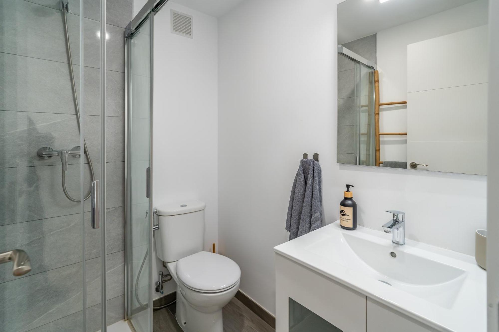 Casa Playa Guadalmar, Beautiful Apartment In Front Of The Sea, Wifi, Ac, Smart Tv, Private Parking Malaga Exterior photo